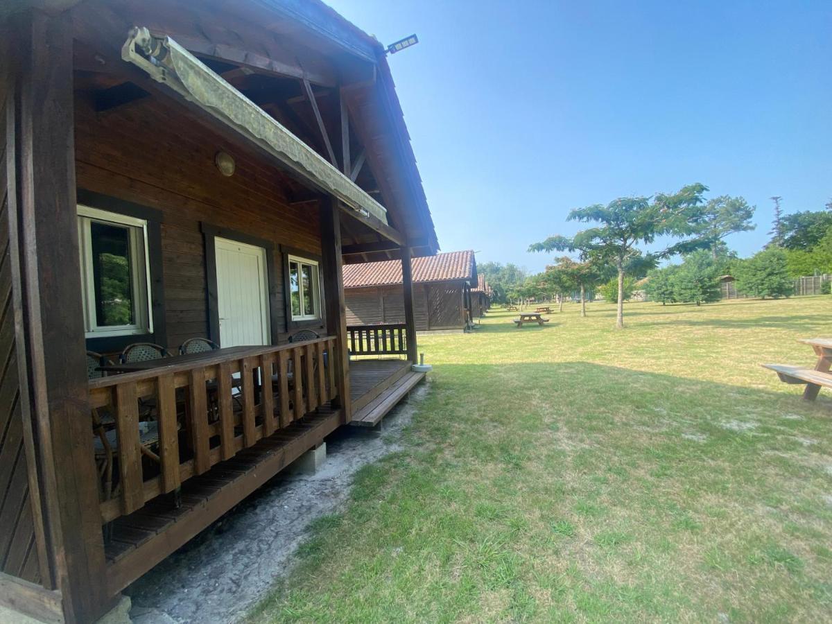 Camping Familial Les Chalets D'Uza 外观 照片