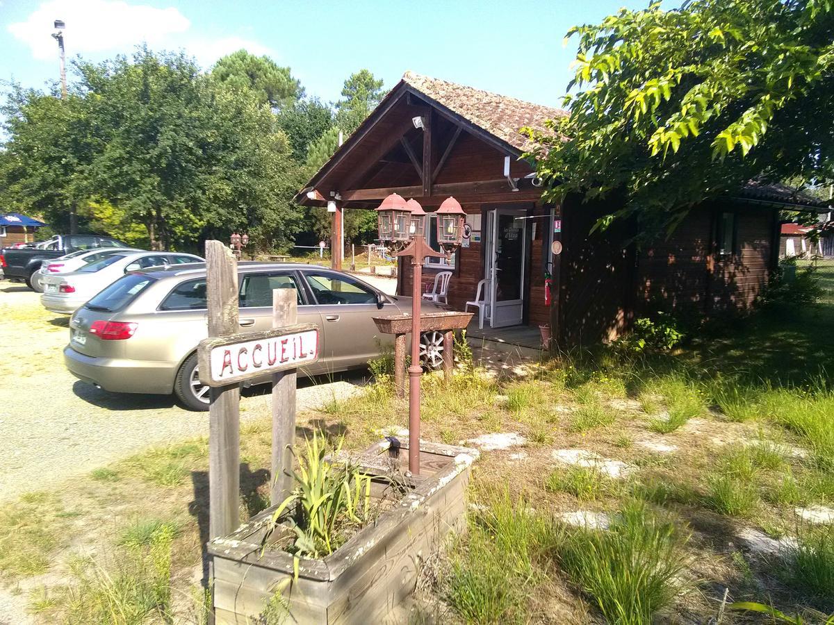 Camping Familial Les Chalets D'Uza 外观 照片